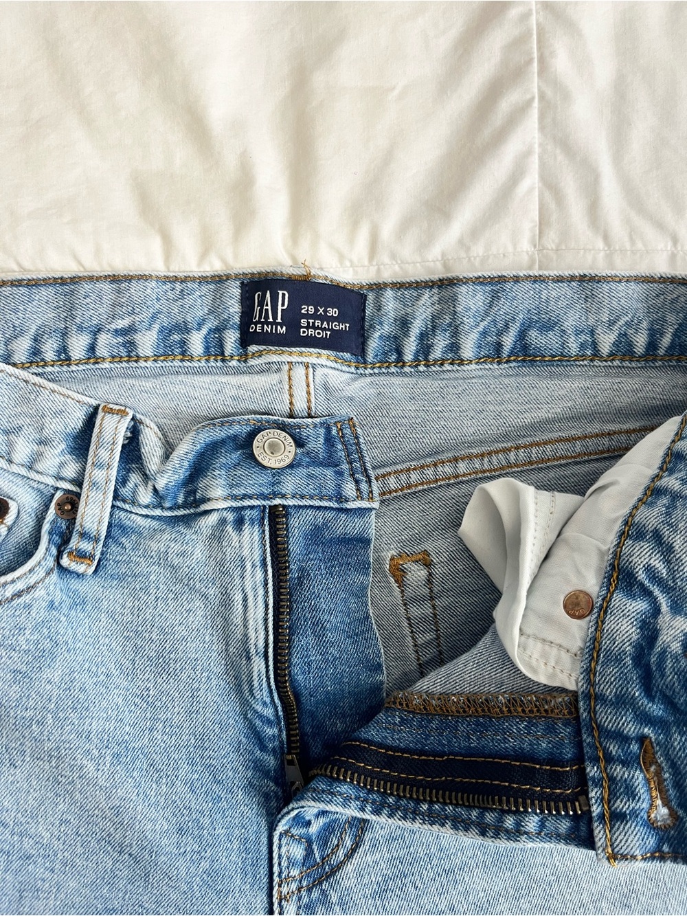 GAP Straight Leg Light Wash High-Rise Jeans size 29 - Picture 3 of 10